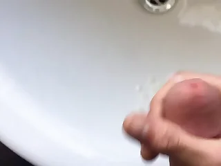 Solo Gay Twink Masturbates and squirts in the bathroom over free gay porn